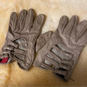 Valentino Bow Coquette Calfskin Leather driving gloves in size 7 1/2